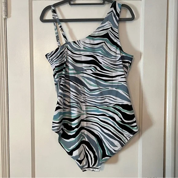 Beyond Control Wild Life One-Shoulder Swimsuit - Picture 9 of 11